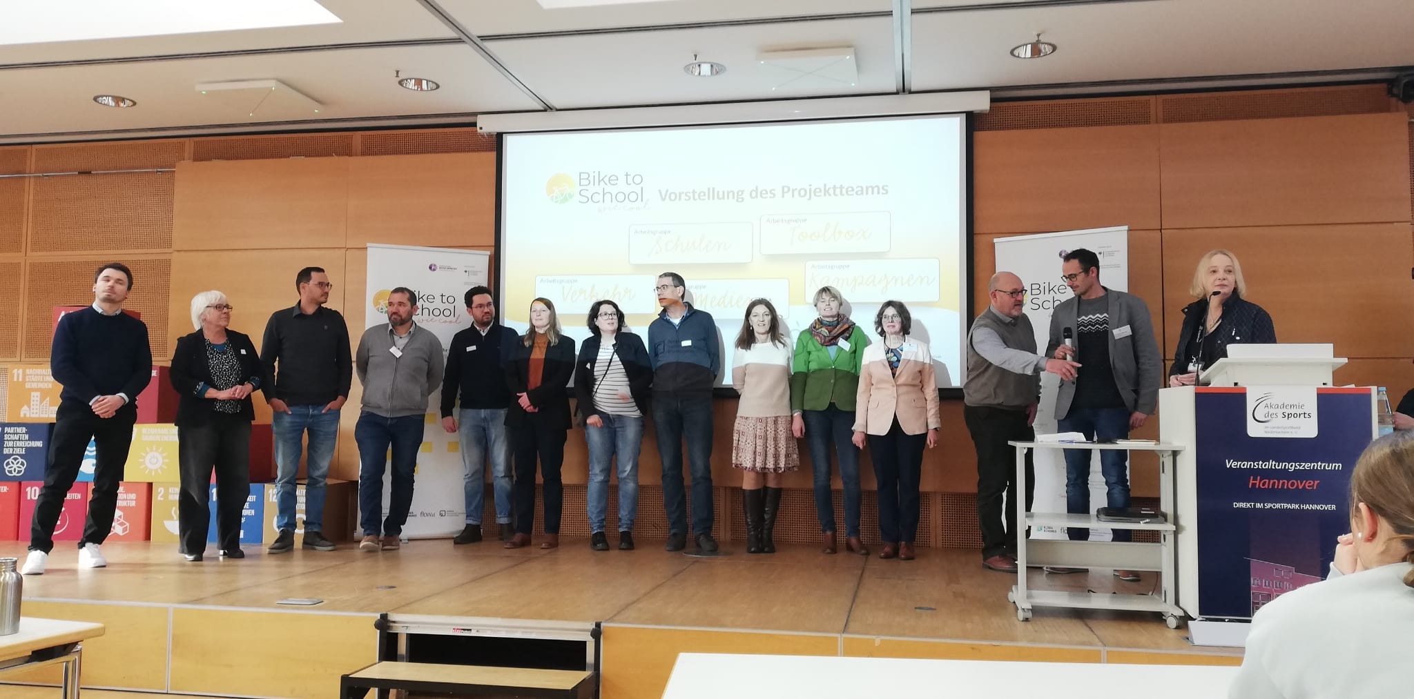 B2S_Jahrestagung24_Gruppenfoto_Bike-to-School