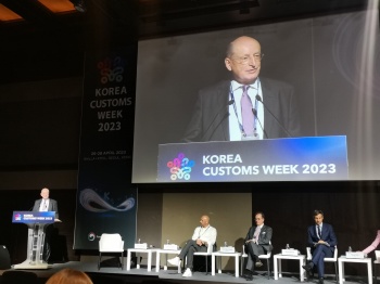 Prof. Rogmann während seines Vortrags in Seoul (Foto: Privat)