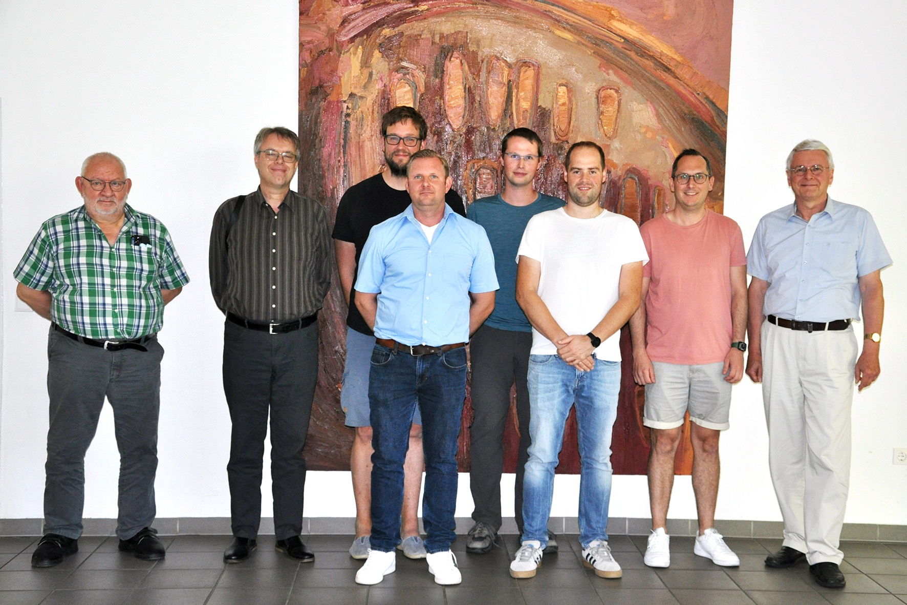 Studierende und Lehrende aus Anlass der Übergabe der Verbändezertifikate an der Ostfalia Hochschule in Wolfenbüttel -  Lehrgebiet E-Technik