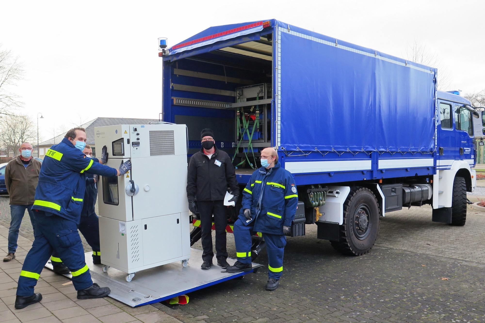 Abtransport unseres Klimaschranks mit Unterstützung des THW