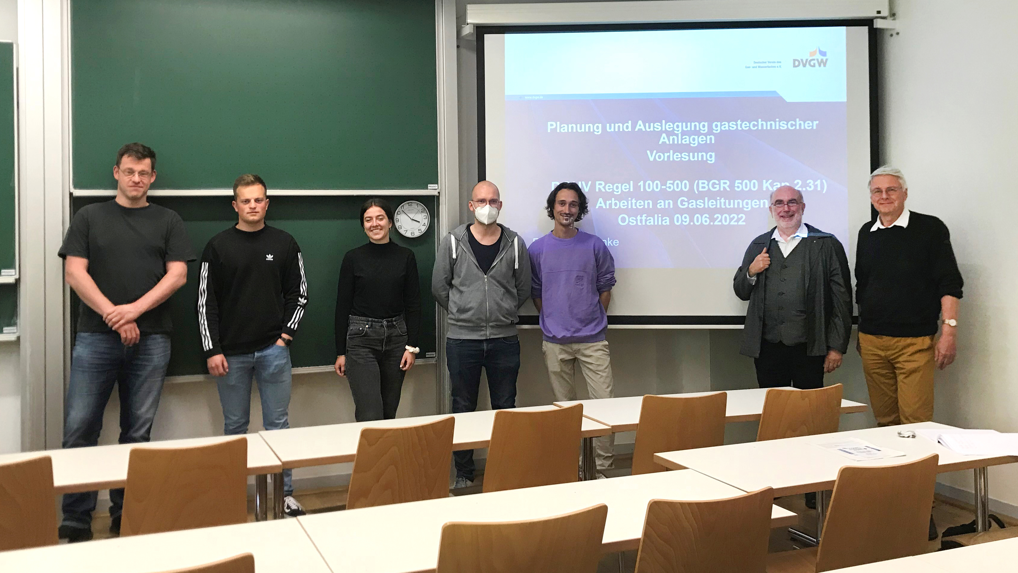 Gruppenfoto im Rahmen des Gastvortrags von Herrn Bernd Franke am 09.06.2022 in der Vorlesung „Gasnetze“