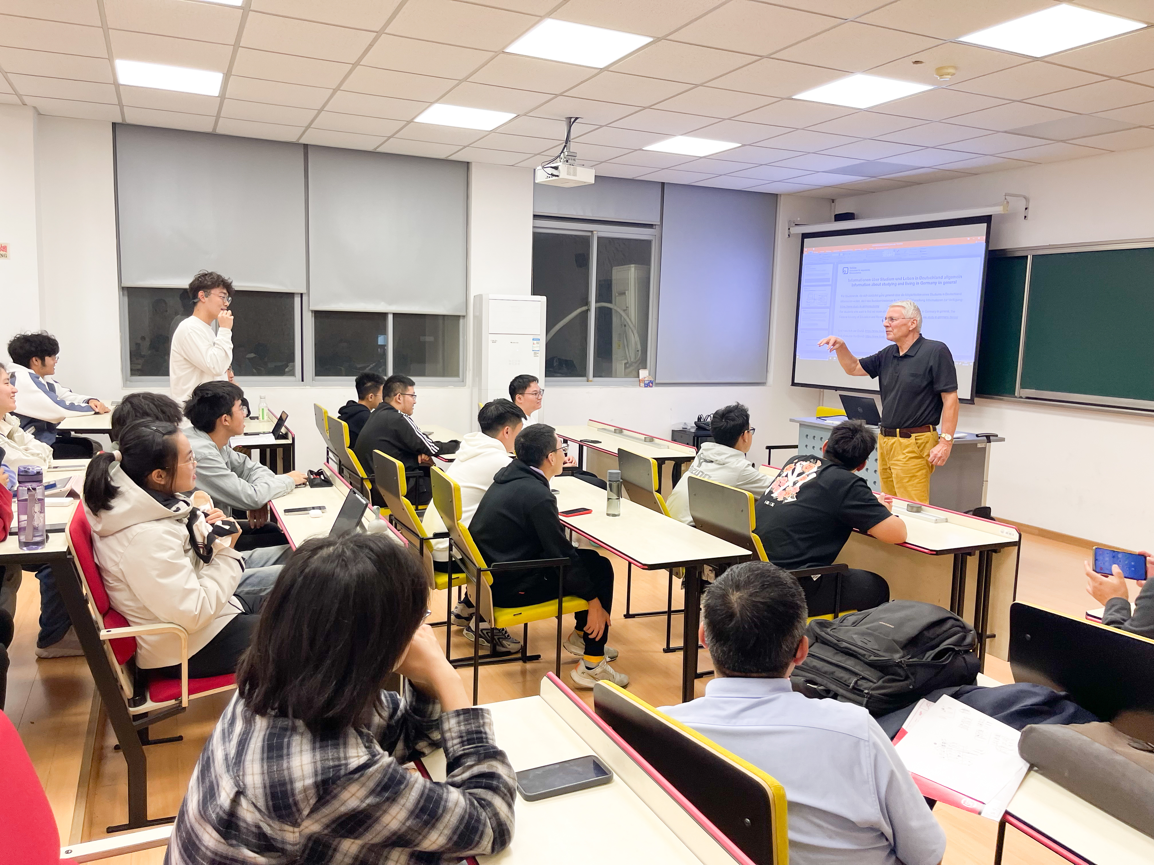 Prof. Dr.-Ing Lendt in China