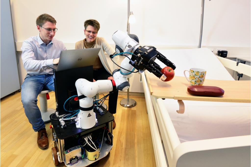Prof. Dagmar Meyer and research assistant Kai Kriegel with the robot assistant