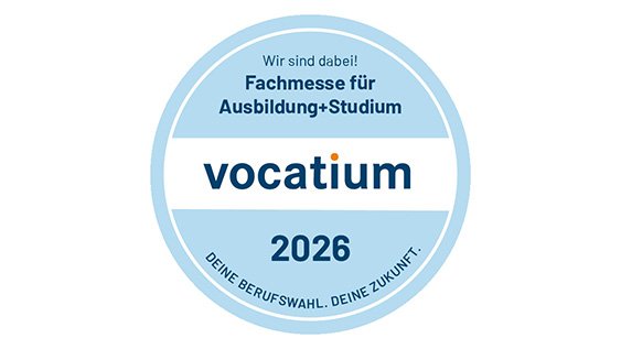 vocatium-2026-Siegel mit Text: Wir sind dabei! Fachmesse für Ausbildung + Studium. Deine Berufswahl, deine Zukunft.